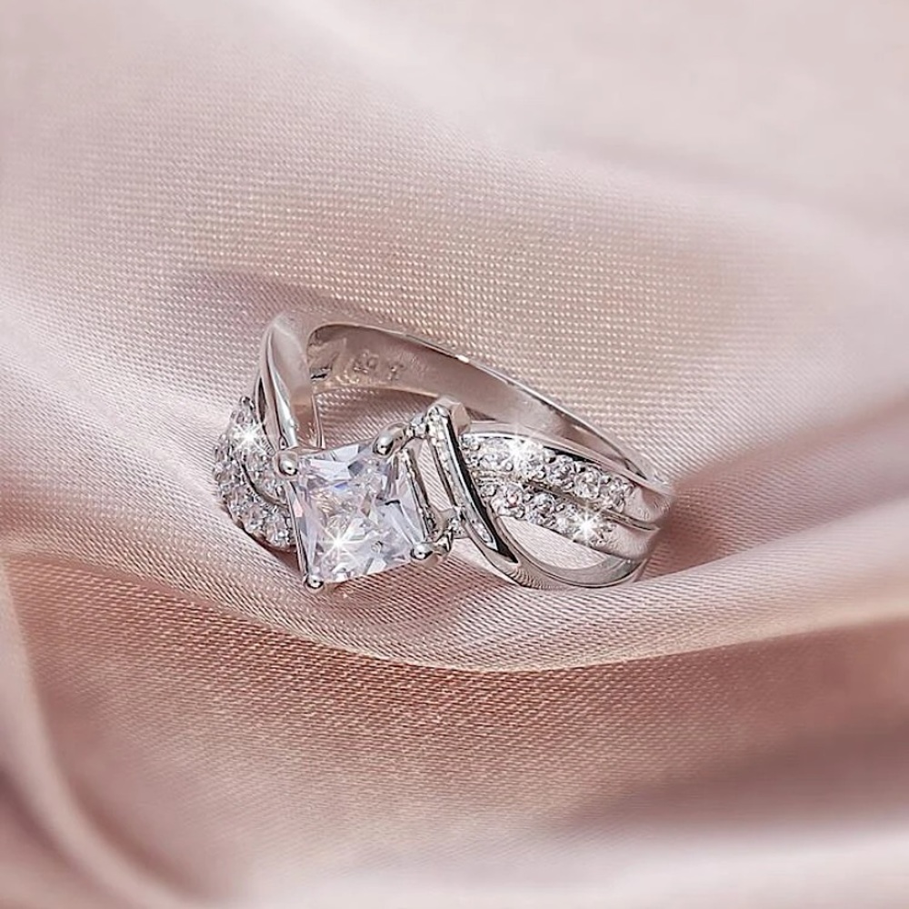 Solitaire Diamond Simulator Zircon Ring - Picture 2 of 4